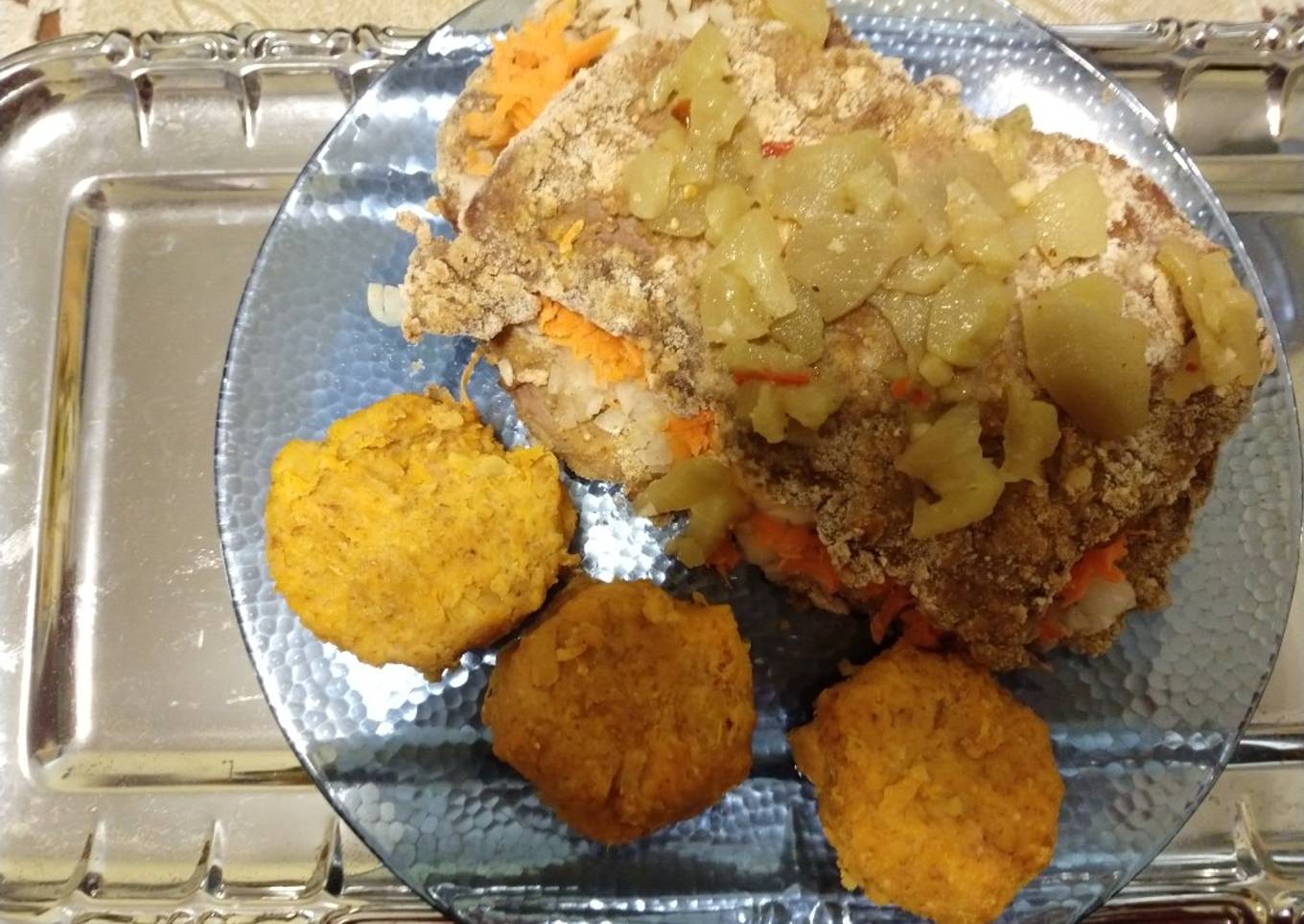 Milanesa al horno rellena y bocaditos de calabaza