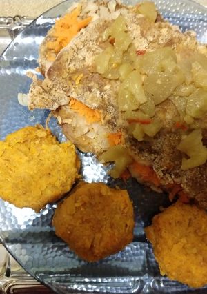 Una foto de Milanesa al horno rellena y bocaditos de calabaza