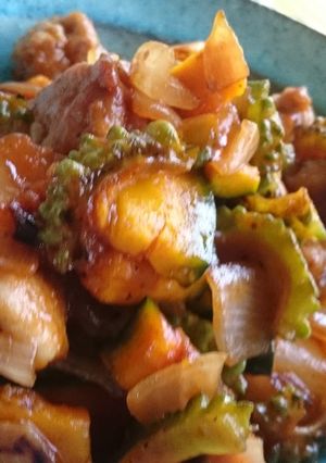 A picture of Sweet & sour pork of summer vegetables.