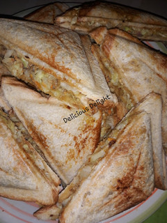 A picture of Sardines n veggies sandwich.