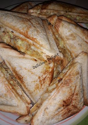 A picture of Sardines n veggies sandwich.