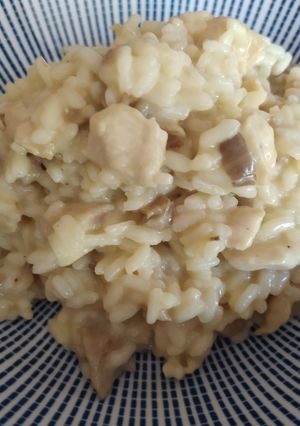 Una foto de Risotto de pollo y setas