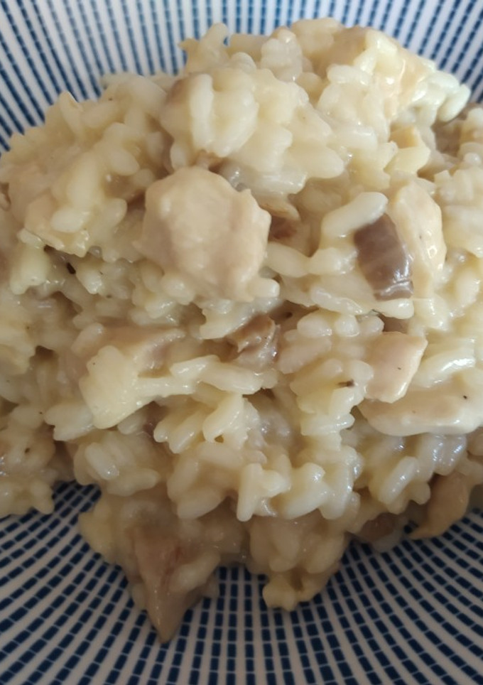 Una foto de Risotto de pollo y setas