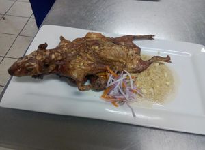 Una foto de Cuy al horno andino
