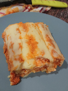 Una foto de Pastel de carne y huevo duro