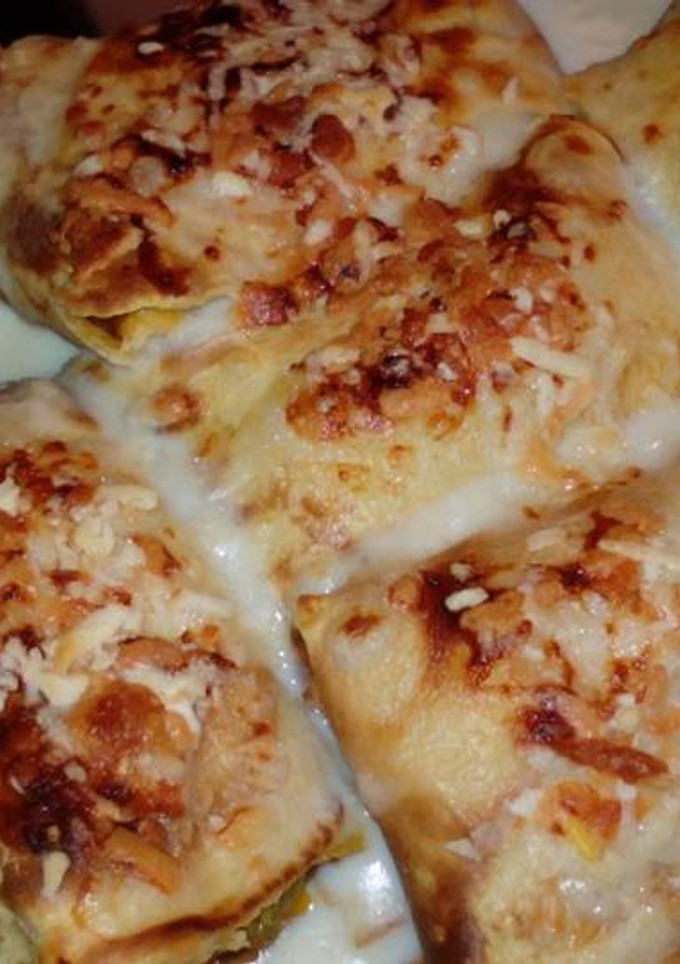 Una foto de Crepes rellenas de pollo con verduras