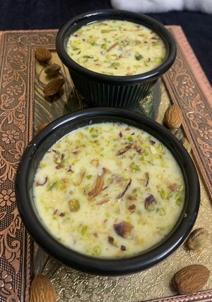 शीर खुरमा(Sheer khurma recipe in hindi) रेसिपी मुख्य फोटो
