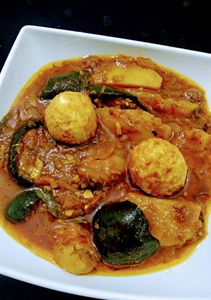 A picture of Dry Fish with Anda Aloo.