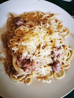 Una foto de Salsa de pollo a la mostaza con fideos