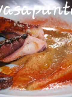 Una foto de Pulpo con parmentier al pimentón 🐙🐙