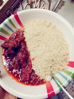 Cous-cous da miya ainihin hoton girkin