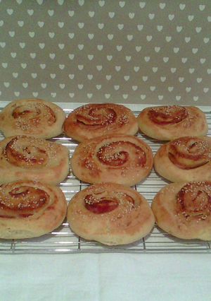 Burgonyás, baconös, sajtos csiga szezámmaggal recept fotója
