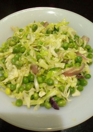 A picture of Steamed cabbage and peas.