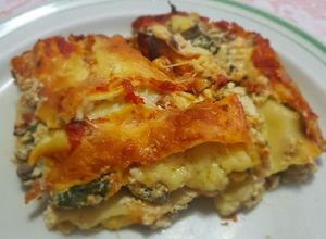 Una foto de Lasaña vegetariana de espinacas y champiñones