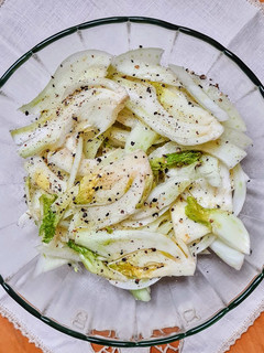 Una foto de Ensalada de hinojo o "finucho" 🥗 mi ensalada favorita ♥️