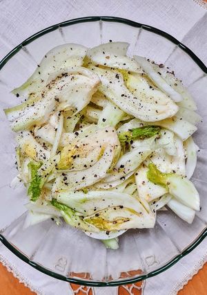 Una foto de Ensalada de hinojo o "finucho" 🥗 mi ensalada favorita ♥️