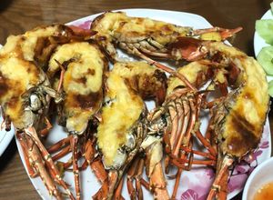 Hình của món Tôm hùm nướng phomai.