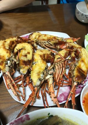 Hình của món Tôm hùm nướng phomai.