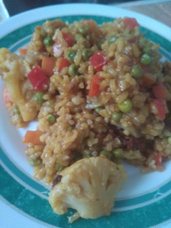 Una foto de Paella de verduras