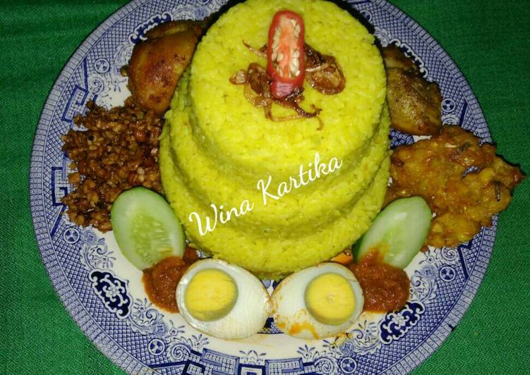 Cara Membuat Nasi Tumpeng Seadanya Yang Renyah