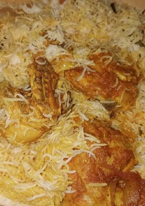 صورة لوصفة عيش او أرز بخاري مع الدجاج