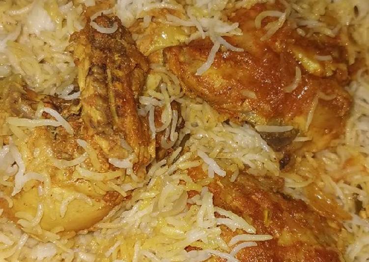 عيش او أرز بخاري مع الدجاج
