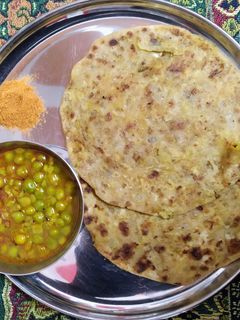 आलू का पराठा(aloo ka paratha recipe in hindi) रेसिपी मुख्य फोटो