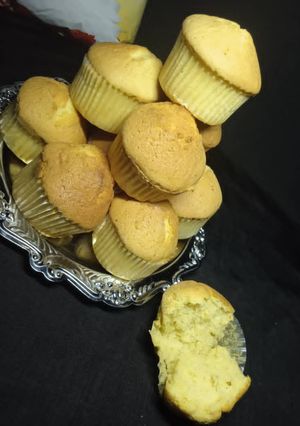 A picture of Vanilla cup cake.