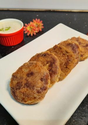 A picture of Mutton shami kabab.