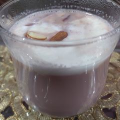 A picture of Kashmiri pink chai.