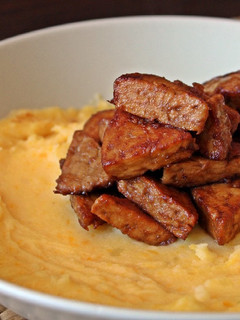 Una foto de Puré de patata y calabaza con tempe