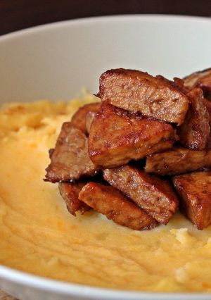 Una foto de Puré de patata y calabaza con tempe
