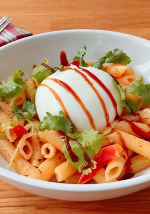 Hình của món 💚 Nui Xào Cà Chua Lá Thơm Provence & Phô Mai Burrata.