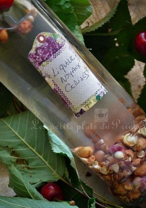 Une photo de Liqueur de noyaux de cerises