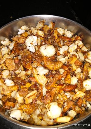 A picture of Caramelized dry fruits.