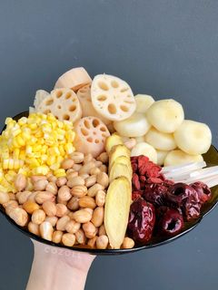 Hình của món Gà Hầm Bát Bửu dùng Nồi Ủ.
