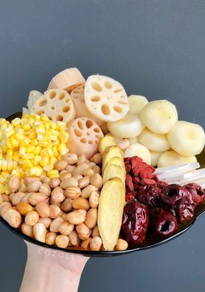 Hình của món Gà Hầm Bát Bửu dùng Nồi Ủ.
