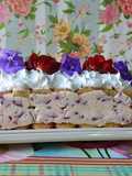 Postre de frutillas,crema,mascarpone y merengue🤩