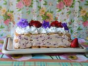Una foto de merengue fresas
