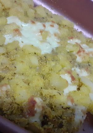 Una foto de Pastel de papa, polenta y queso
