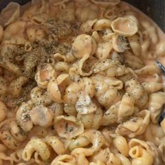 A picture of Tomato Mushroom pasta.