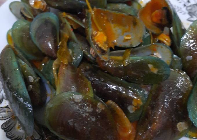 10. Kerang Ijo Saus Padang