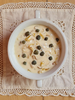 Una foto de Salsa de yogur y cebolla 🥛 🧅