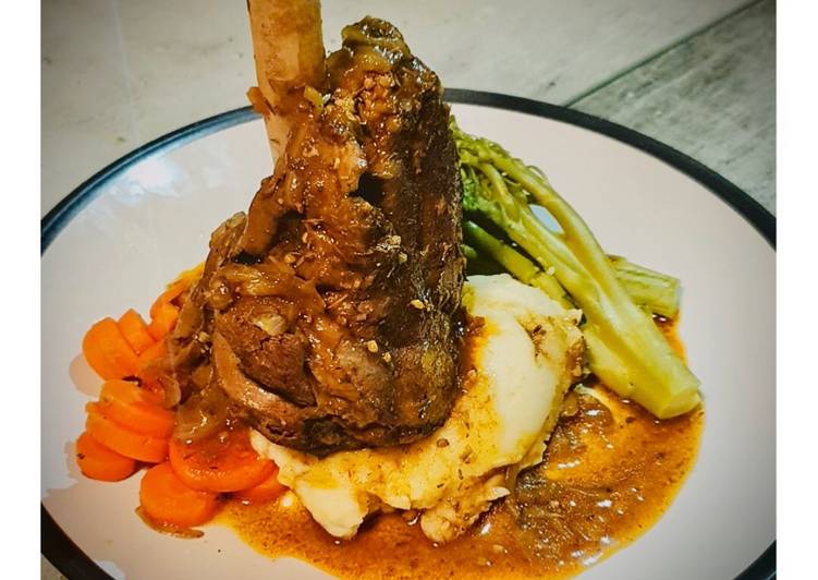 Simple Way to Make Speedy Slowed Cooked Lamb Shank with Garlic-Spring Onion Buttery Mashed Potatoes and Red Wine+Onion Jus