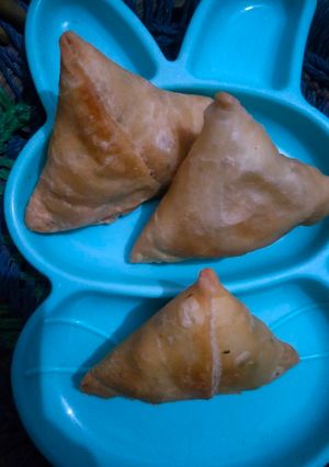 आलू मटर के समोसे (Aloo matar ke samose recipe in hindi) रेसिपी मुख्य फोटो