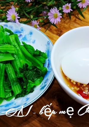 Hình của món Cải luộc chấm trứng luộc.