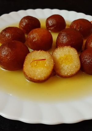 ইনস্ট্যান্ট খোয়া গোলাপ জাম (instant khoya gulapjam recipe in Bengali) রেসিপির প্রধান ছবি