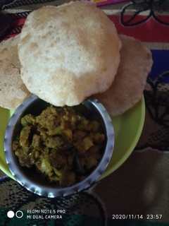 आटे की पूरी (aate ki poori recipe in Hindi) रेसिपी मुख्य फोटो