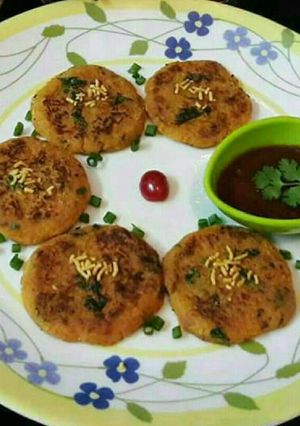 A picture of Papaya Patties with Tomato Sauce.