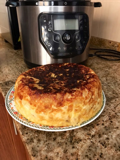 Una foto de Tortilla de patatas, calabacín y cebolla [OLLA GM]